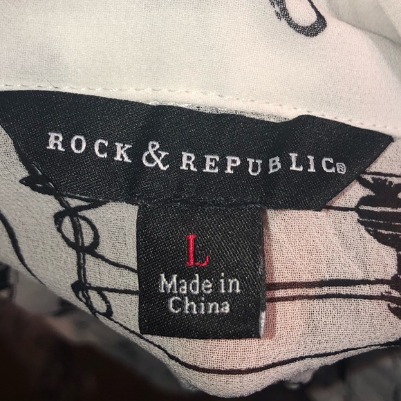 Women’s Rock & Republic Safety Pin Button Down. - Picture 3 of 3